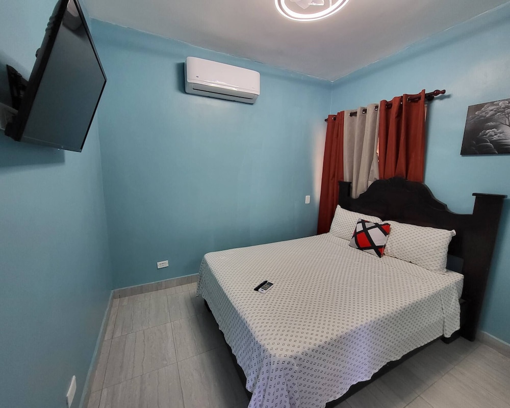 New and Modern 2 Bedroom Apt 5a view 3