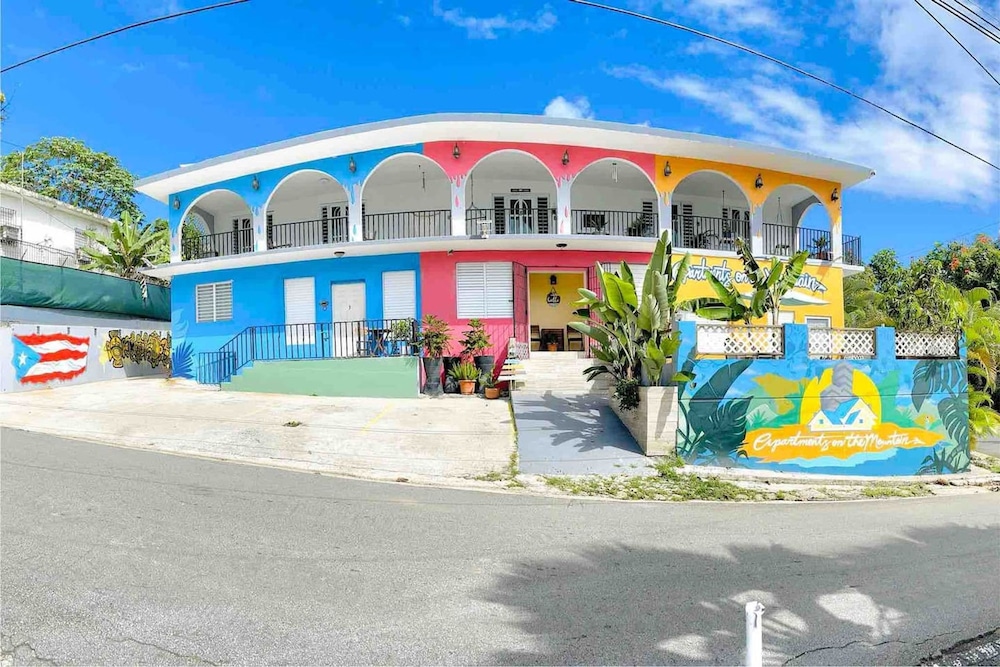 Rainforesthouse1-bl in Ceiba