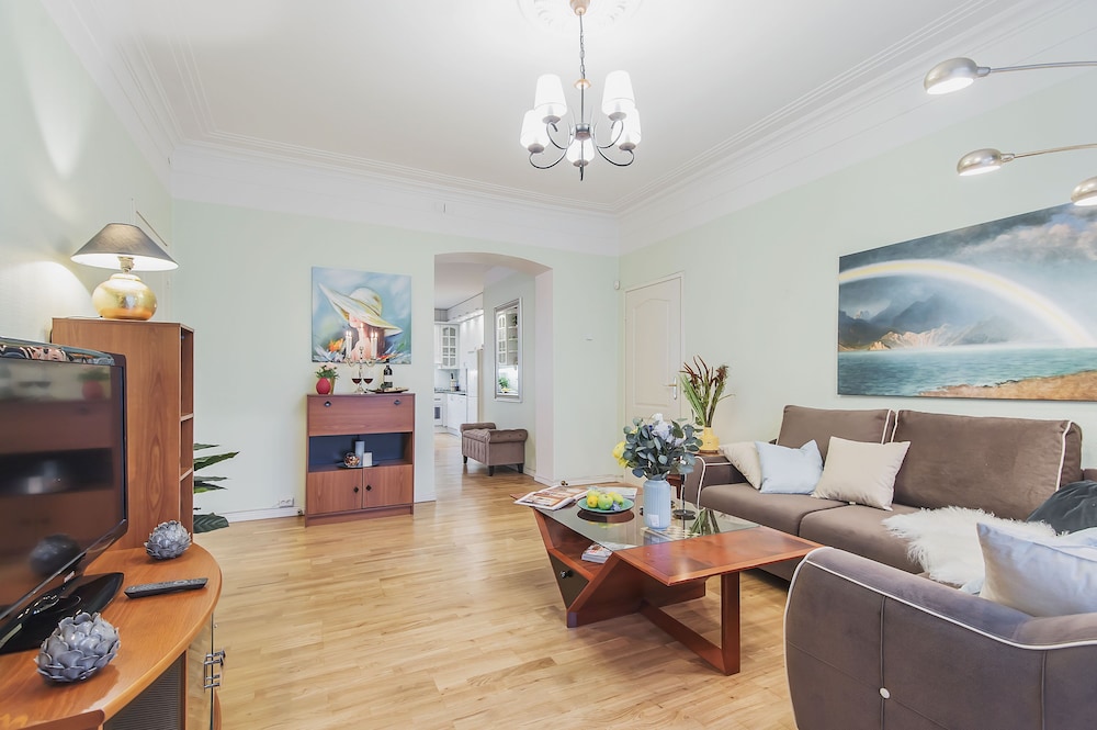 GM Apartment Staropimenovskiy 16