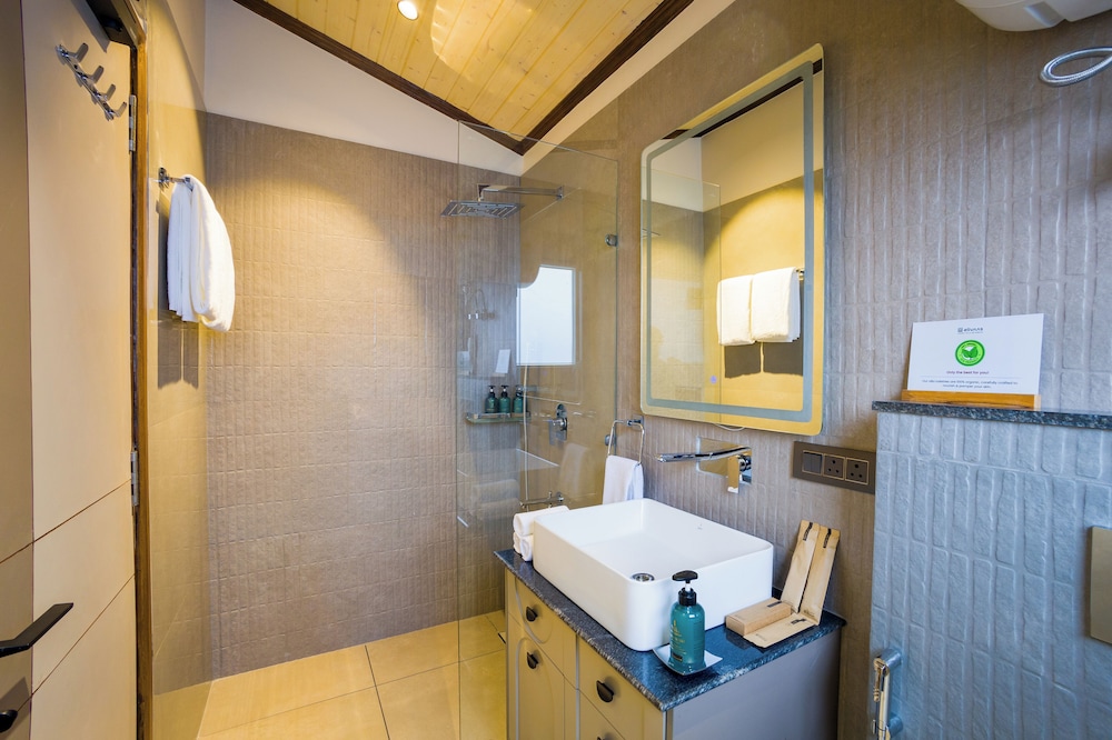 Elivaas Esh Cottage Willow | Hillside 1-room With Lush Garden, Common Pool Location
