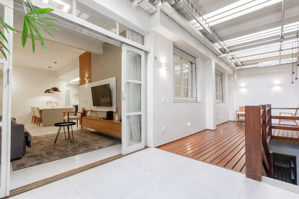 Leblon Coast Amazing 3 Bedroom in Leblon