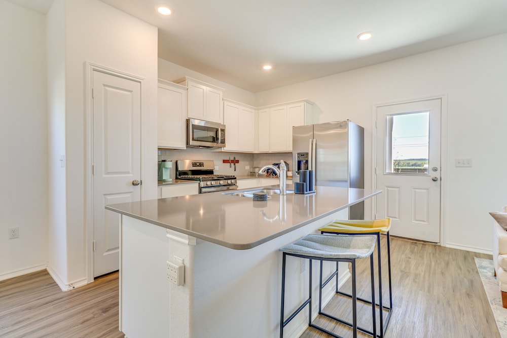 Quiet Home w/ Fenced Yard 12 Mi to Downtown Austin - Image 2