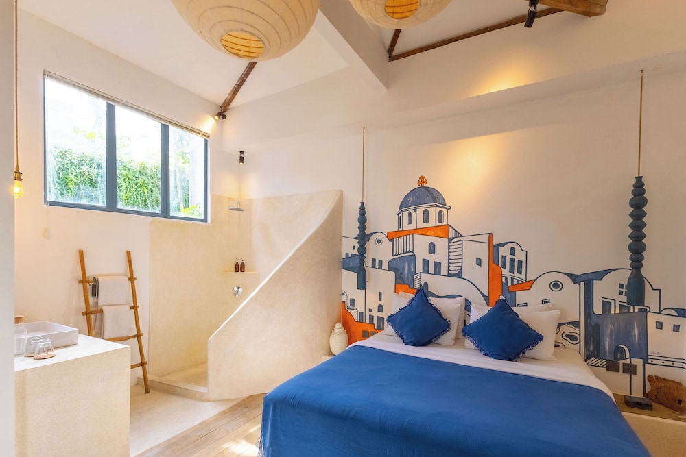 Santorini Suites
