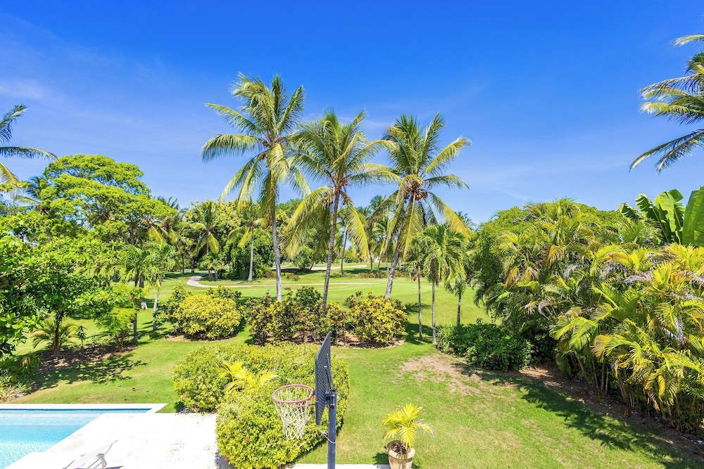Villa Buganvilla 252 - 4BR Pool Jacuzzi Golf