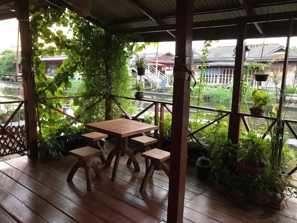 Maa Damnoen B&B