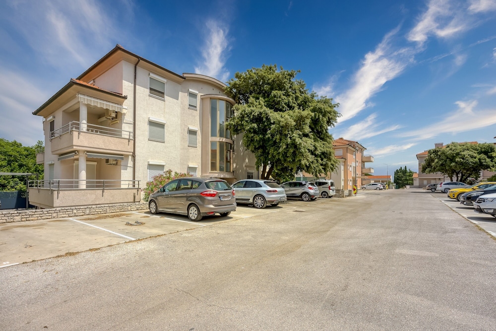 Apartment Good Life