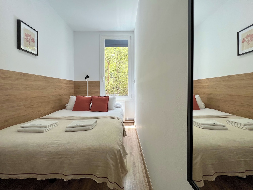 Stay U-nique Apartments Urgell