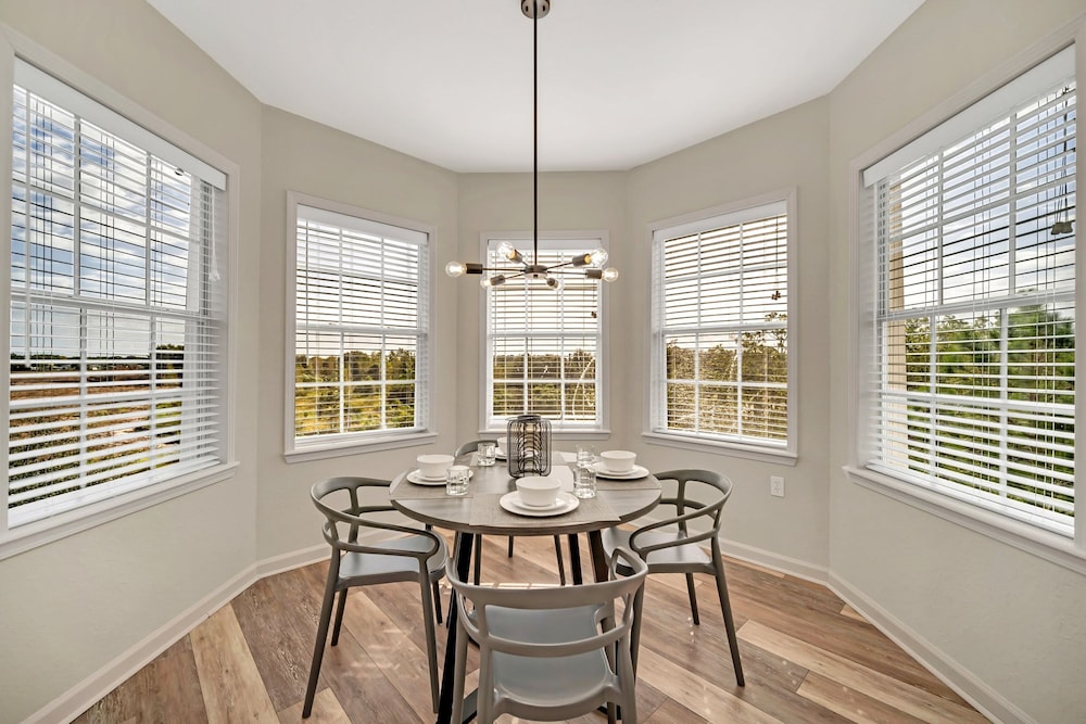 Modern Pet-friendly 2BR Condo6 Mins From Disney