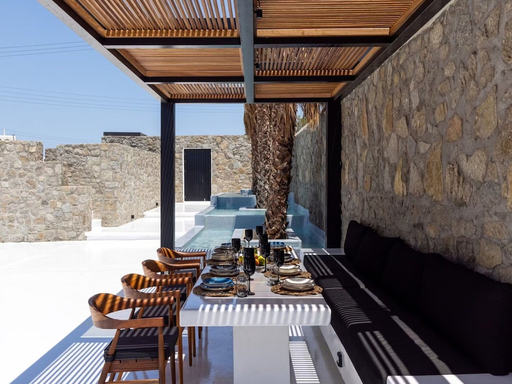 Soothing Holiday Home With Outdoor hot tub