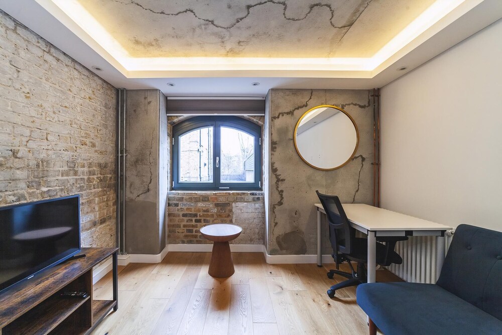 Industrial-chic Flat Near Tower Bridge