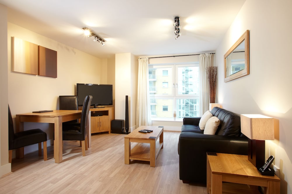 Basingstoke Vacations - Skyline Plaza by Viridian Apartments - Property Image 9