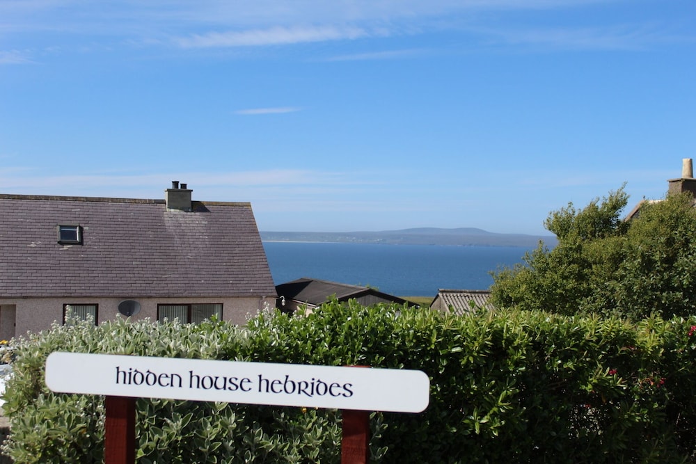 Dog Friendly 6- Bedroom House in Isle of Lewis - Great for Families and Large Groups