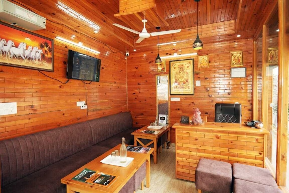 Near Mountain Hotel Hidden Heaven Shimla