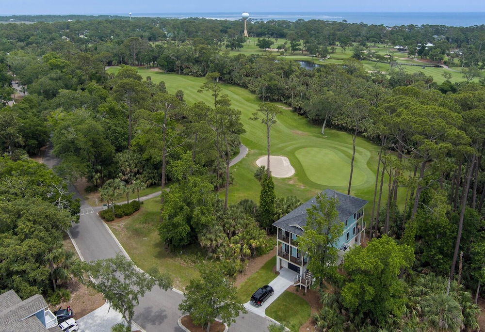 Experience Modern Coastal Living in This Beautifully Designed 4-bed, 4-bath Home