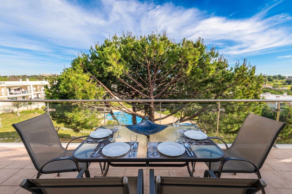 Balaia Residence 2 Bedroom Penthouse With Pool