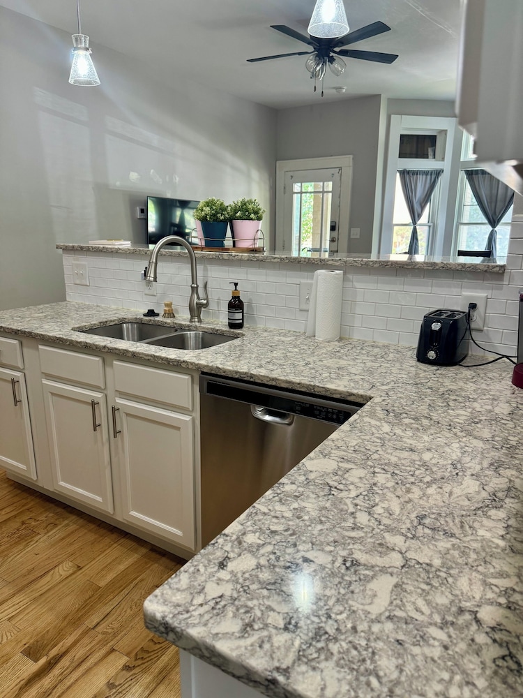 Jungle House Boutique Lofts – Downtown Columbus & Short North