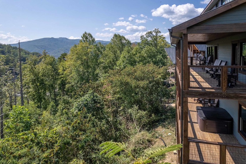Raccoon Ridge Retreat - Gatlinburg Mountain Escape