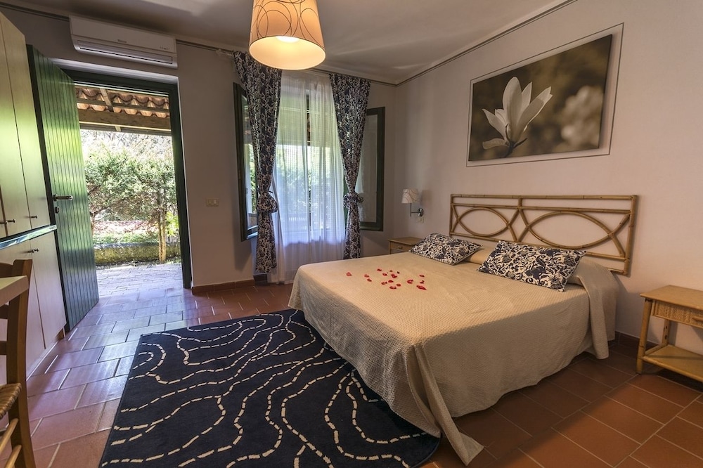 Residenza Turistica Torre delle Viole