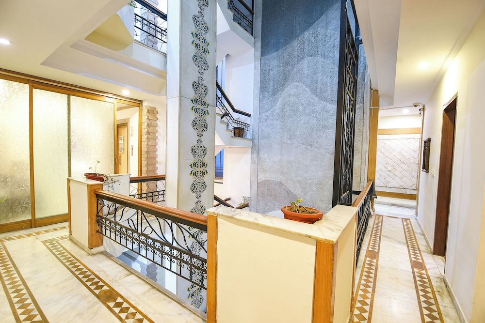 Fabhotel Siris 18
