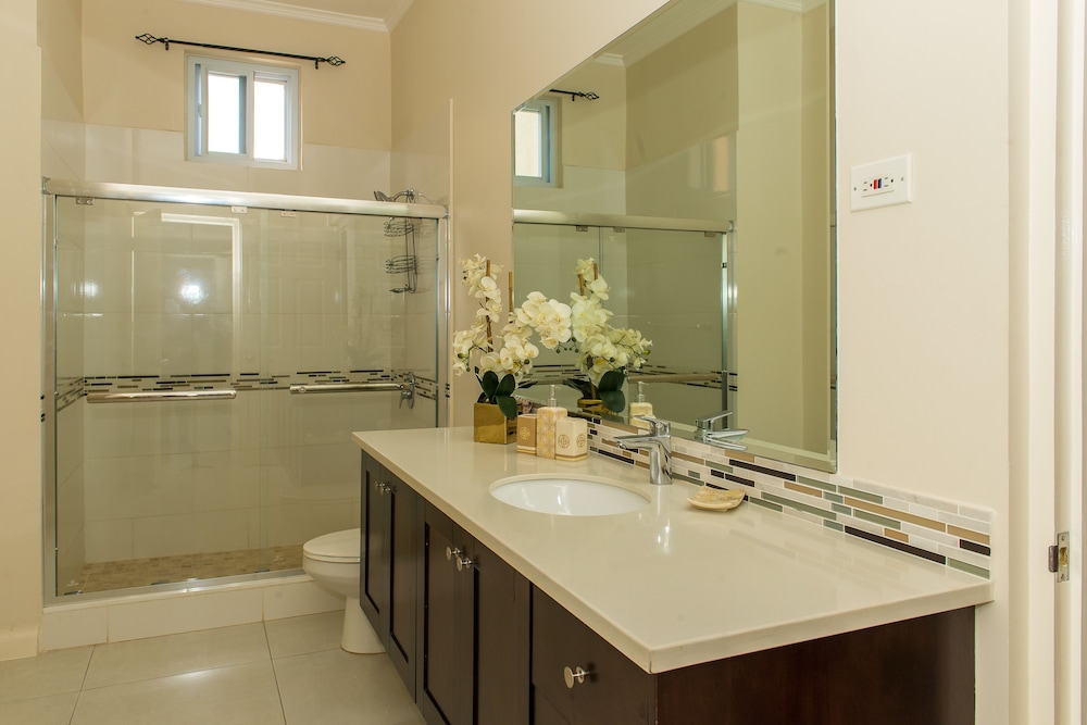 City Ridge Luxury 2 Bedroom view 3