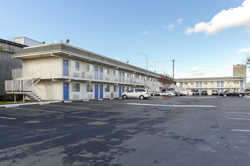 Motel 6 Hayward, CA – Silicon Valley Gateway