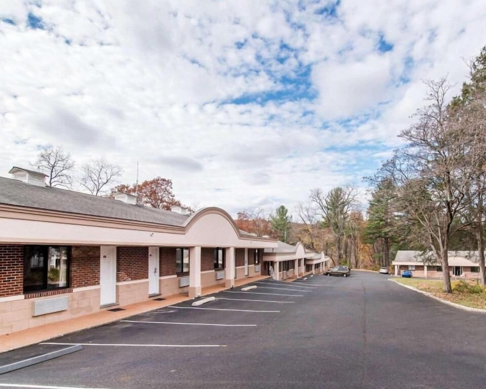Kingston Vacations - Kingston Motel - Property Image 1