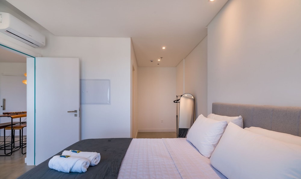 MHF II Apts Variados em Prédio com Vista para o Mar em Itapema
