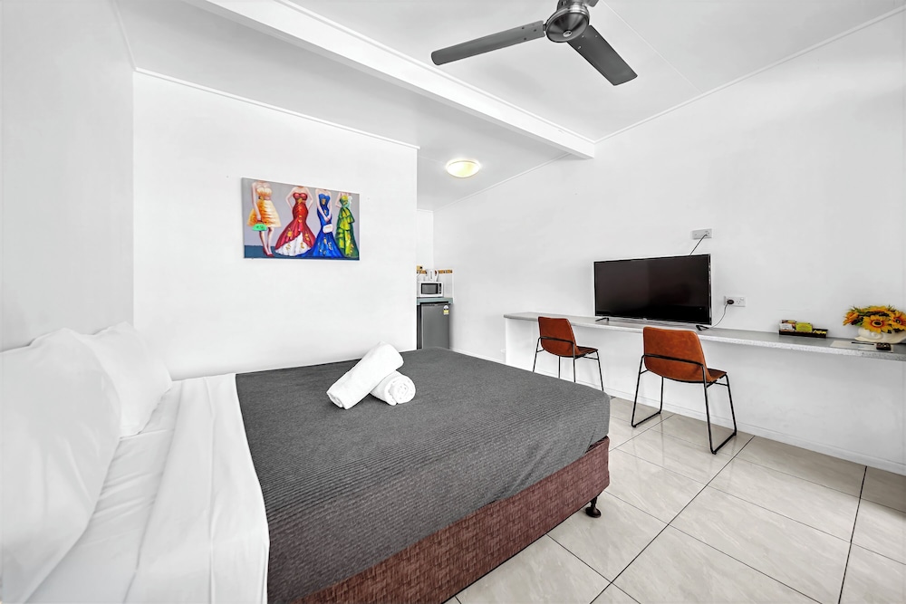 Pearly Shell Motel