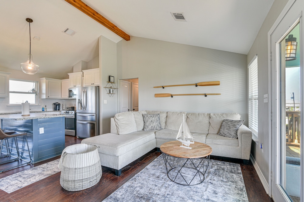 Near Beach Access: Galveston Home w/ Grill & Patio