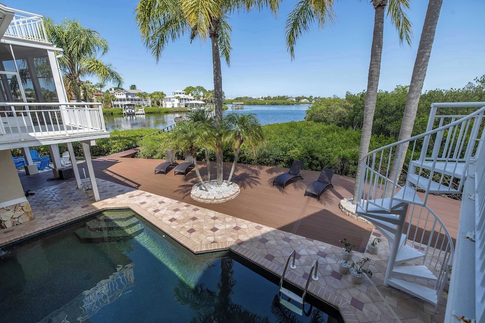 6B Waterfront Game Room Pool Hot Tub Dock