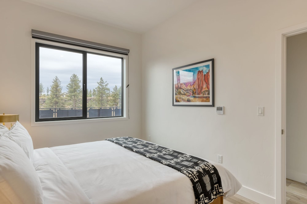 1216 Skyline Ranch 200 Private Hot Tub w View Premier Downtown Location