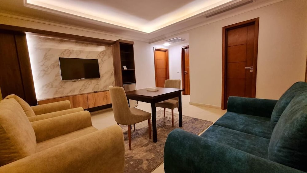 Grand Plaza Hotel