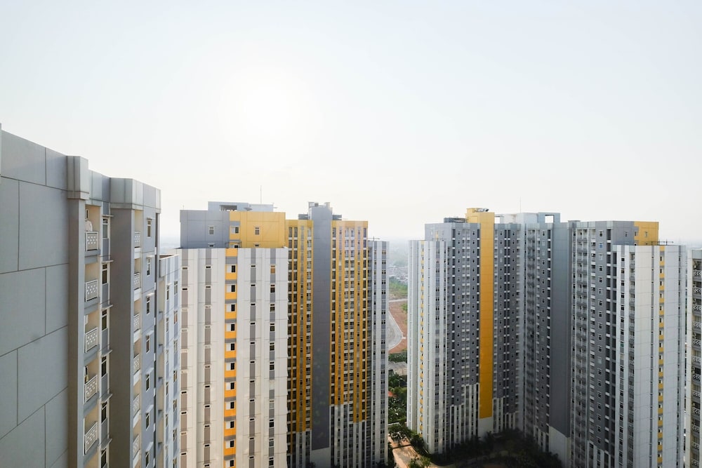 Relaxing 2BR Apartment at The Springlake Summarecon view 3