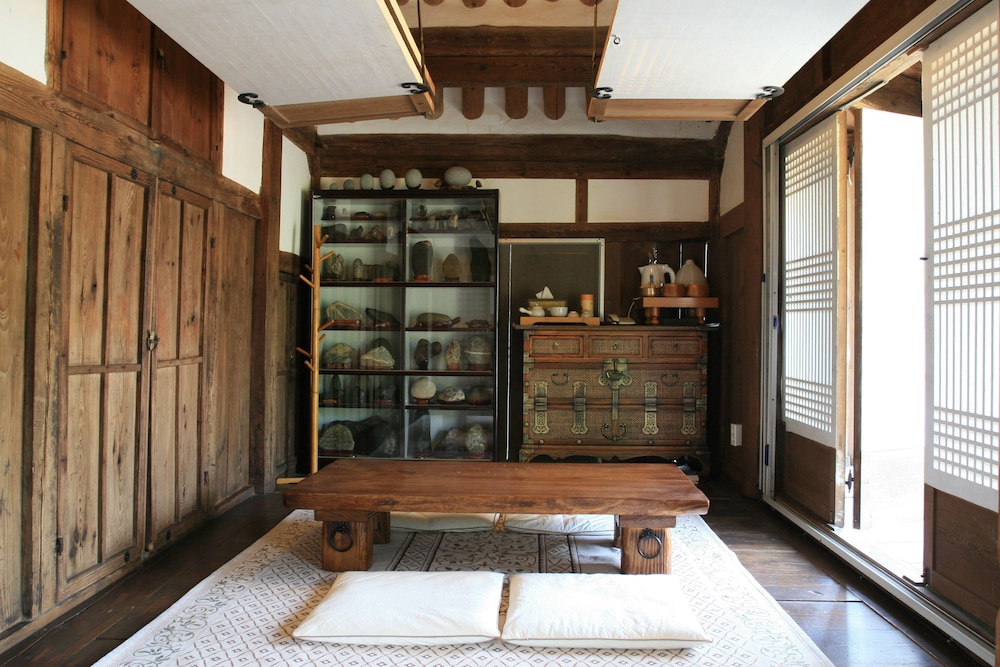 Yi Jin-rae's Historic House