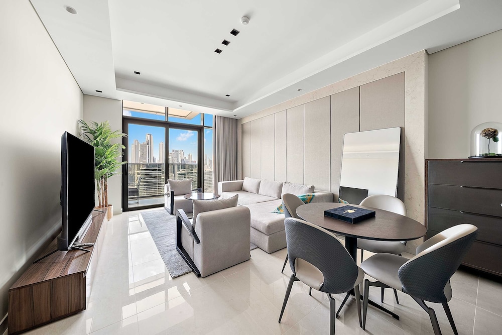 Elegant 1BR With Panoramic Views on Burj Khalifa