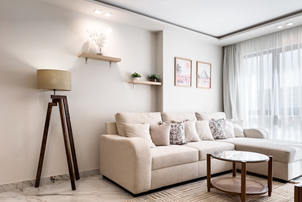 The 2bdr Radiant Residence 5 min to Airport