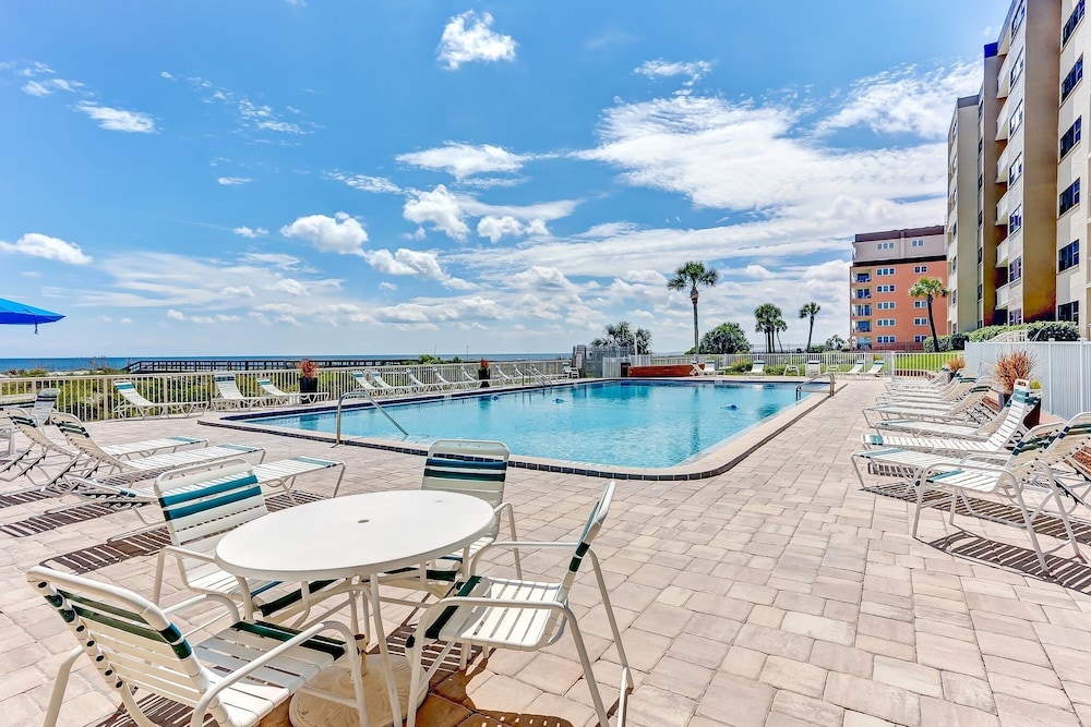Fernandina Beach Vacations - Enchanting Ground Unit Condo Few Steps Away from the Ocean Side by RedAwning - Property Image 21