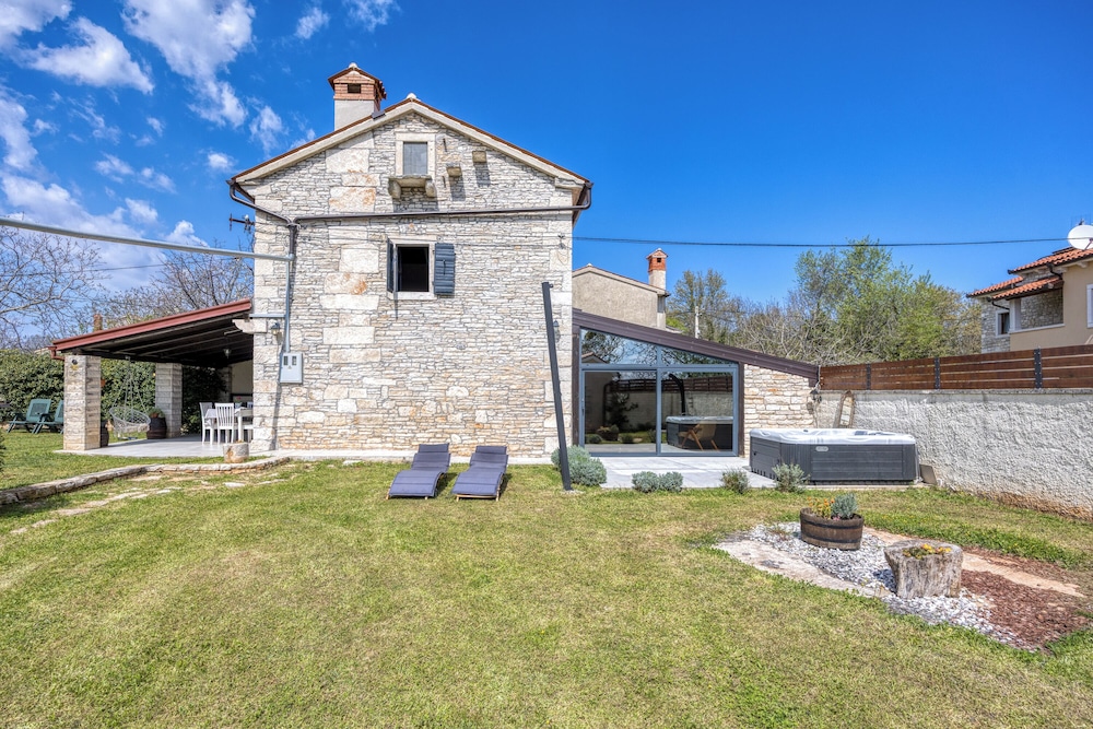 Villa Capadinka With Whirlpool