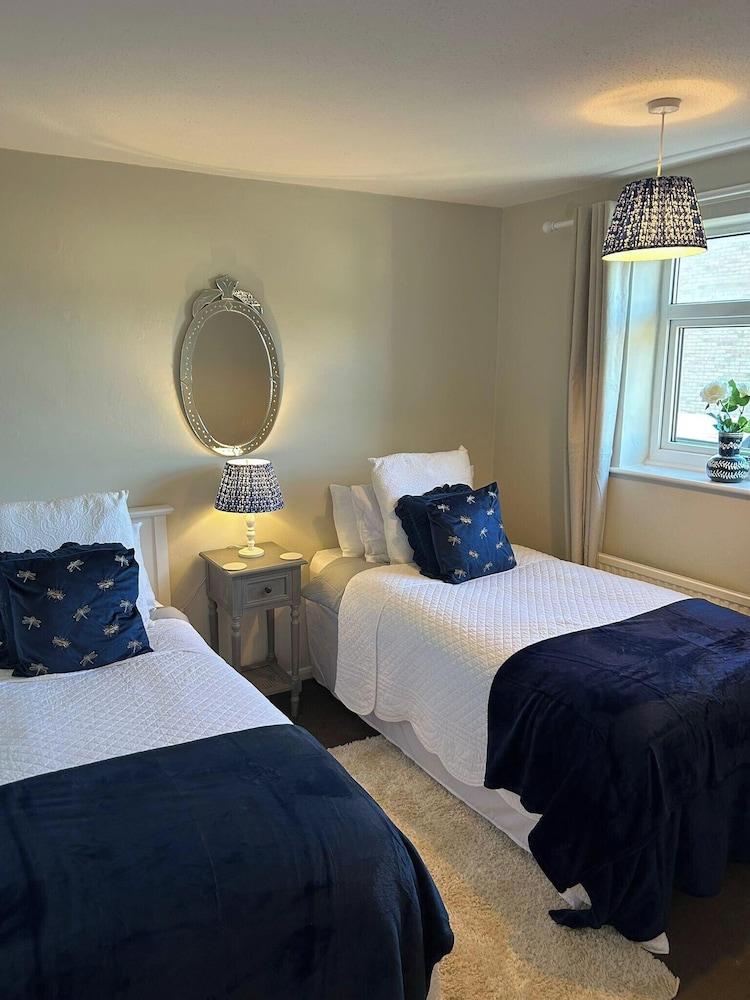 Peak District - 2 Beds - Sleeps 4 - Pet Friendly