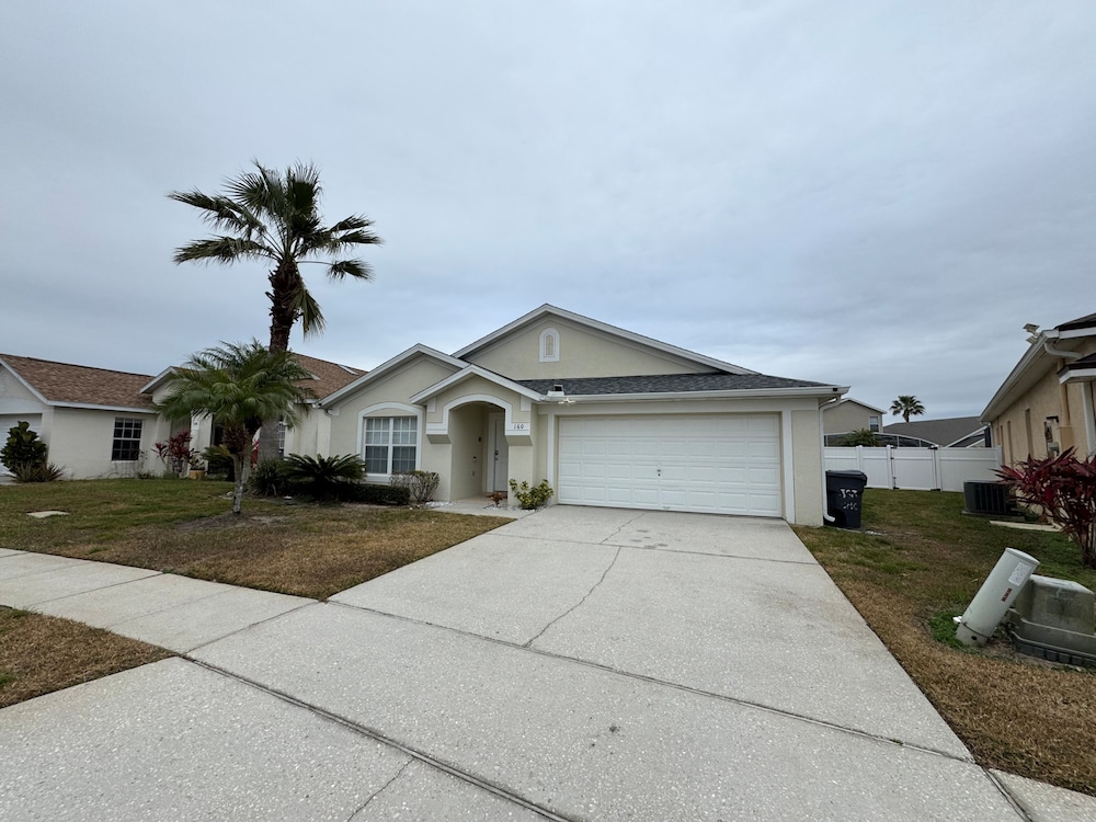 4 Bedroom, 3 Bath Hampton Lakes Home With Private Pool - Near Disney! - Image 1