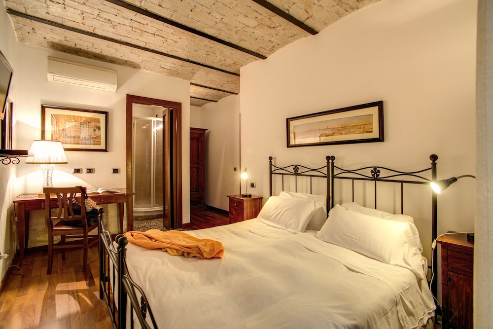 Residenza Domizia- Guest House