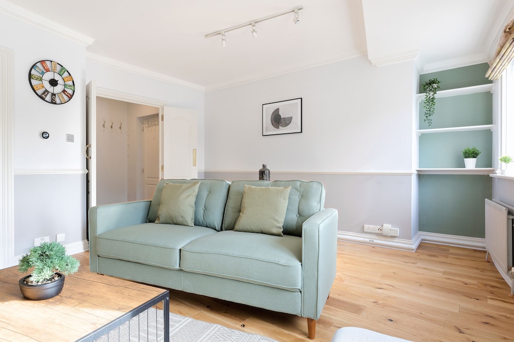 Comfortable 2 Bed Apartment by Tower Bridge