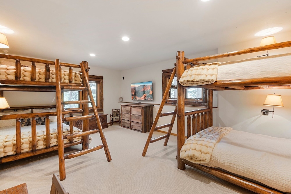 Wildwood Ridge 5 Bedroom Home