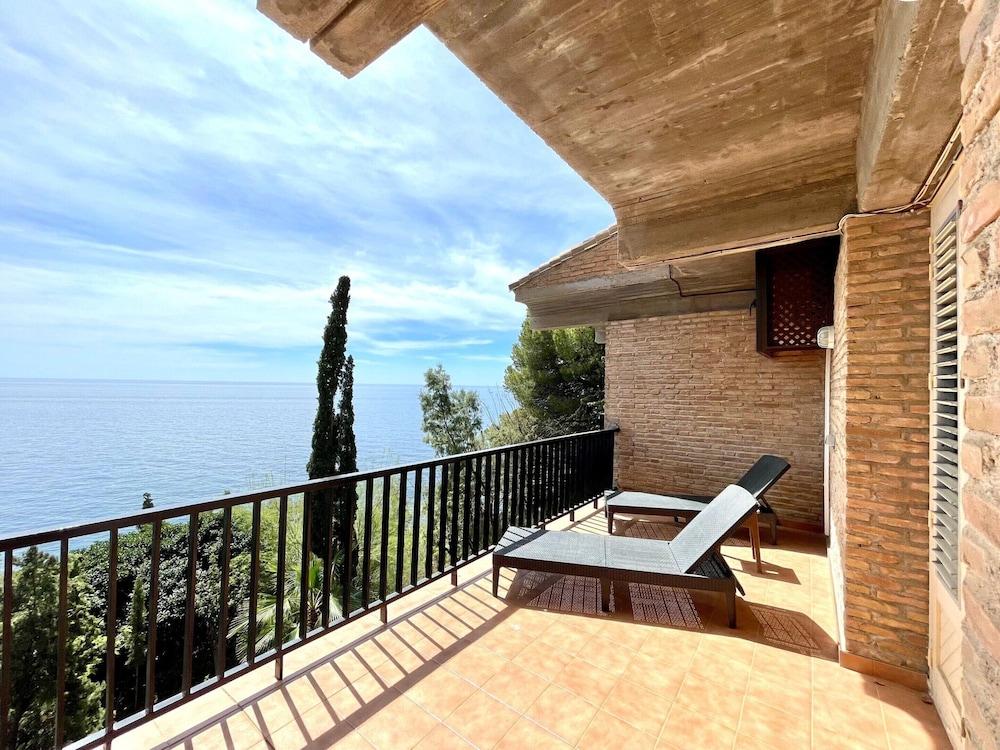 Villa in Salobrena With Sea Views