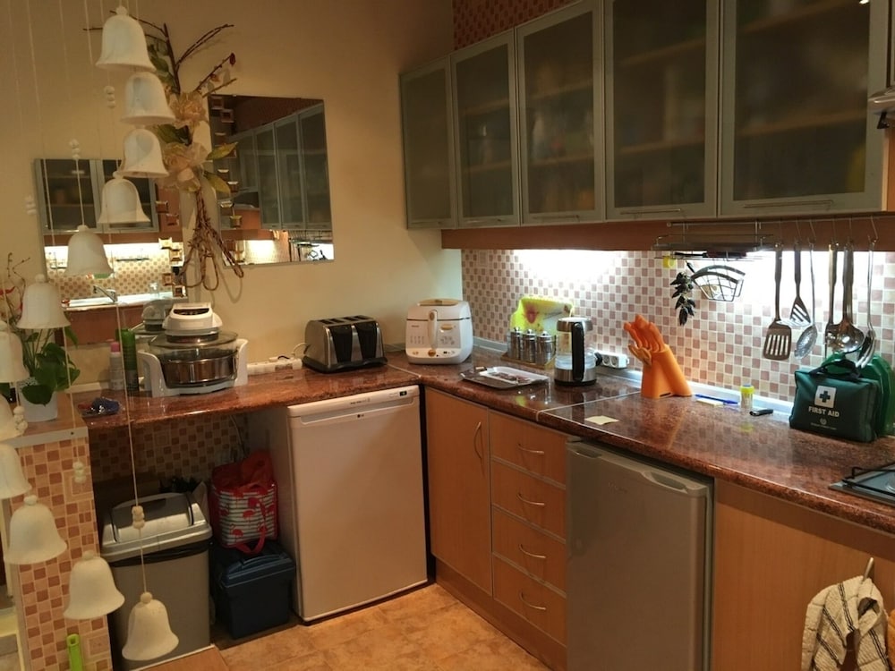 Inviting 4-bed Villa in Dolishte view 4