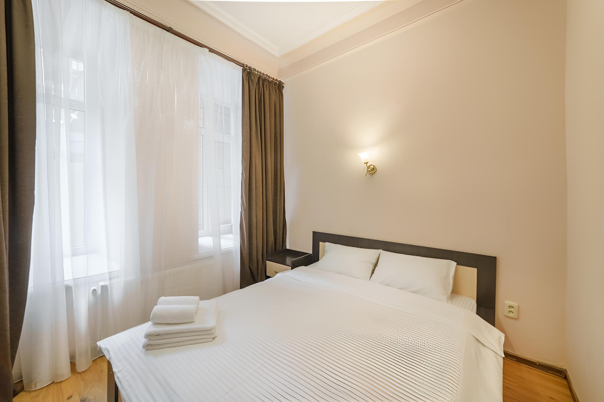 LeonRooms Ekaterinenskaya 18 view 3