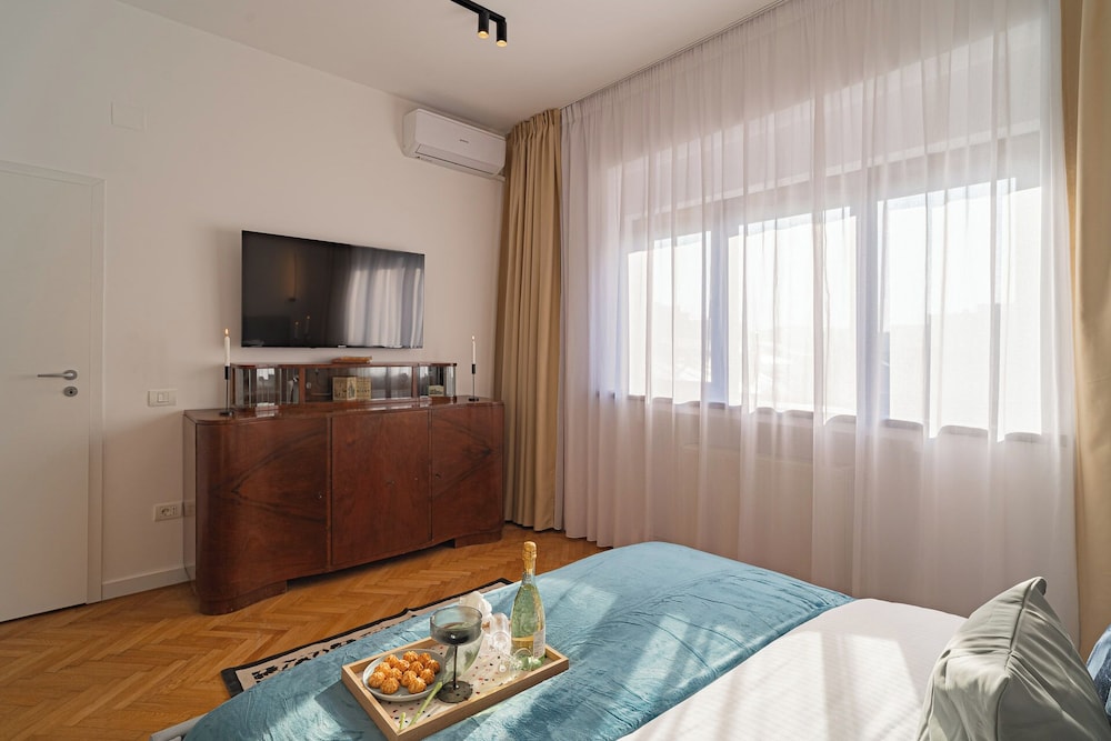Contemporary 3-Bedroom Lofts - Modern Touches Meet Classic Elegance by Calea Victoriei