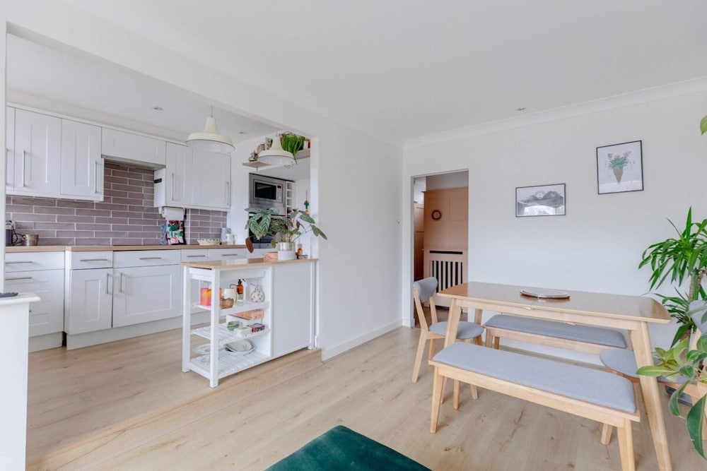 Scandi-style 2BD Maisonette W/garden Brick Lane!