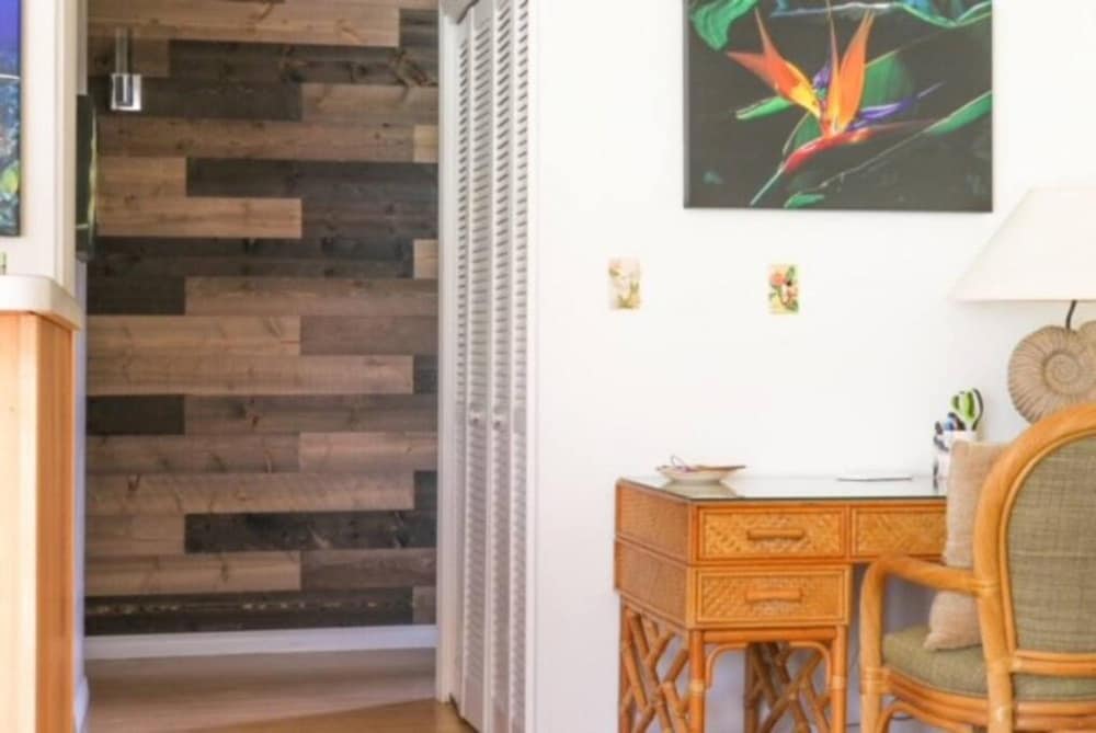 Enjoy the Sunset Ocean Front 1BR Apt-pool On-site