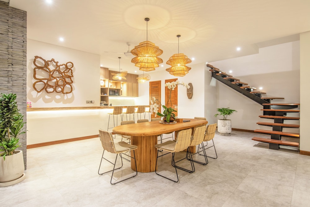 Coastal Comfort: Cozy 4BR Villa, 5 Min Walk to Finns Beach